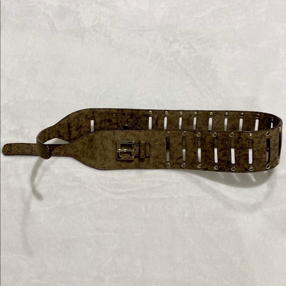 Like New BE & D Laser Cut Belt Rock/Nickel size S